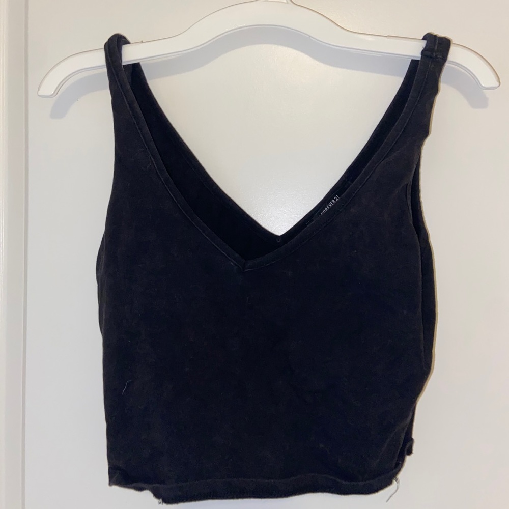 Black crop tank top.